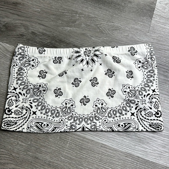 ✨free w any item ✨ white bandana tube crop top - Picture 1 of 2